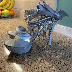 Guess size 7 high heels